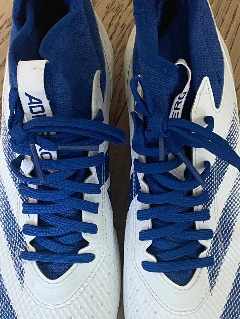 adidas Men’s Adizero Baseball Cleats Blue/White with Mid Ankle Sock, Size 8